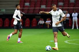 裁识过人丨细致入微解读！洛夫顿是否二次运球违例.